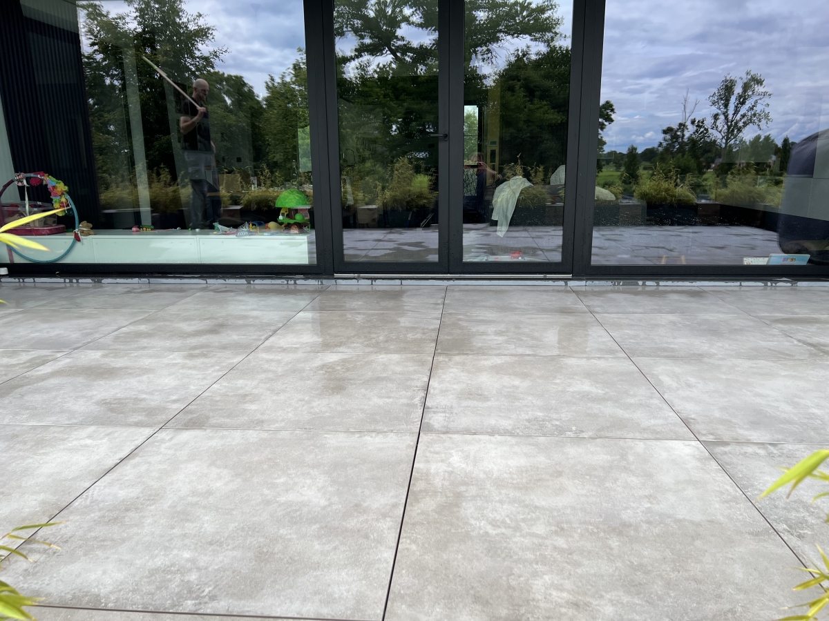 Buiten vloeren - Terras met vloertegels