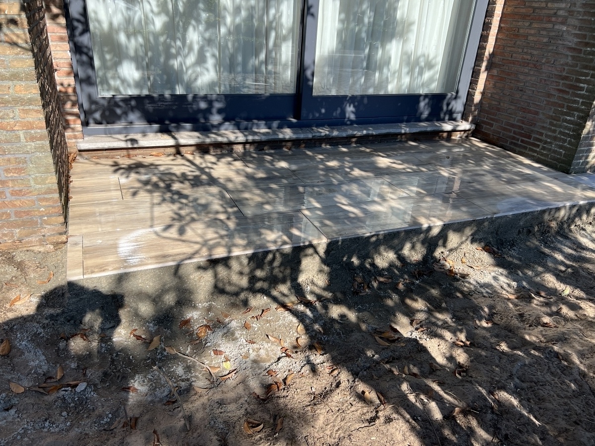 Buiten vloeren - Houtlook tegels terras-2